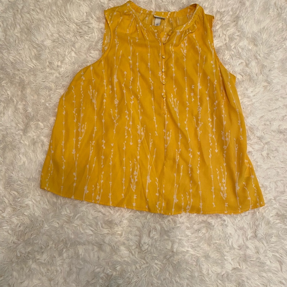 🎉HOST PICK🎉 Ava & Viv sleeveless yellow floral top - Picture 2 of 8